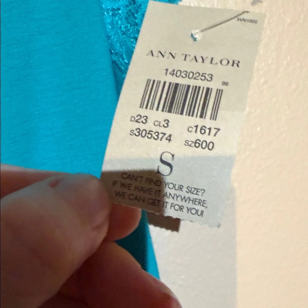 Ann Taylor 2 tanks lace Trim Scoop Neck Tank - Picture 7 of 7